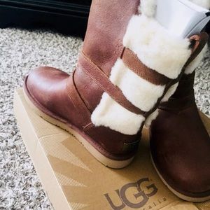 BRAND NEW BECKETT TAN UGG Boots Size 6